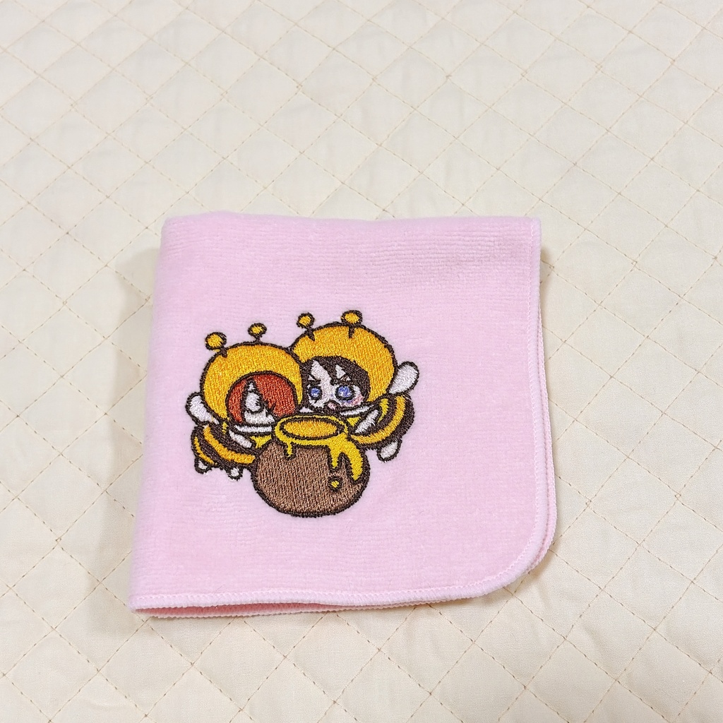 刺繍ハンカチ　（ハチさん鬼水）