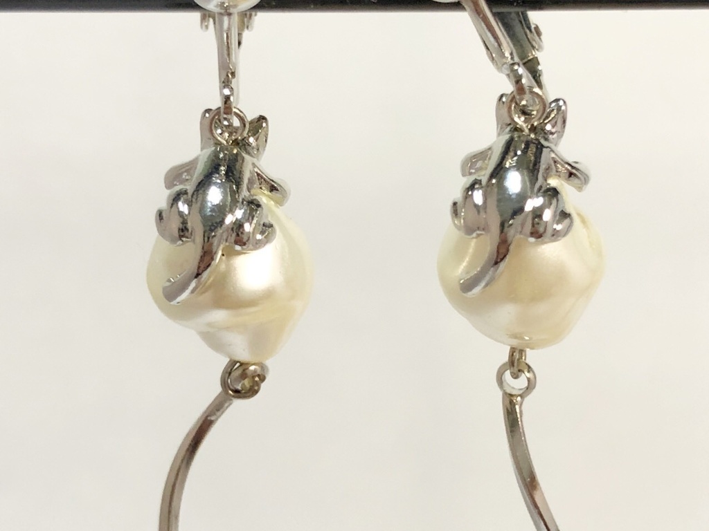 精子をつかまえた猫のイヤリング(シルバー)