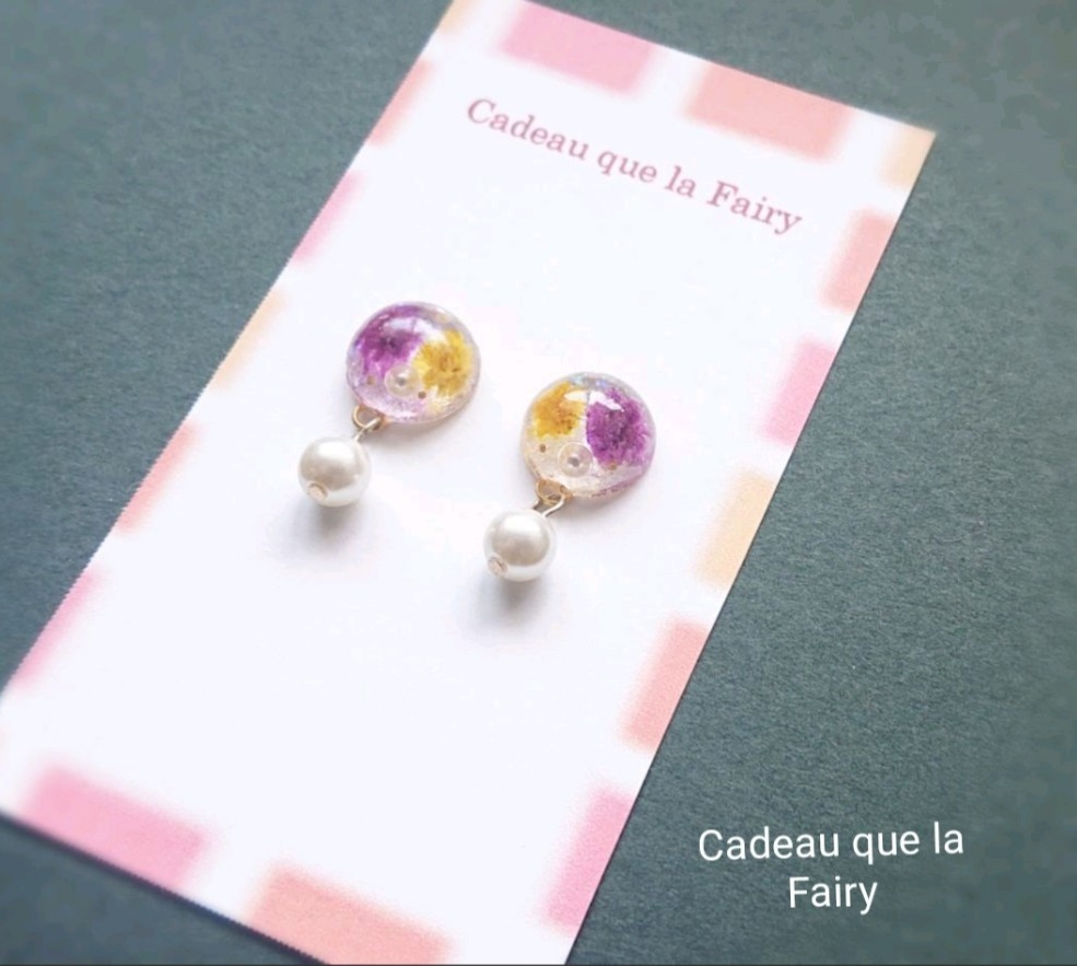 【No.378】かすみ草に揺れるパール