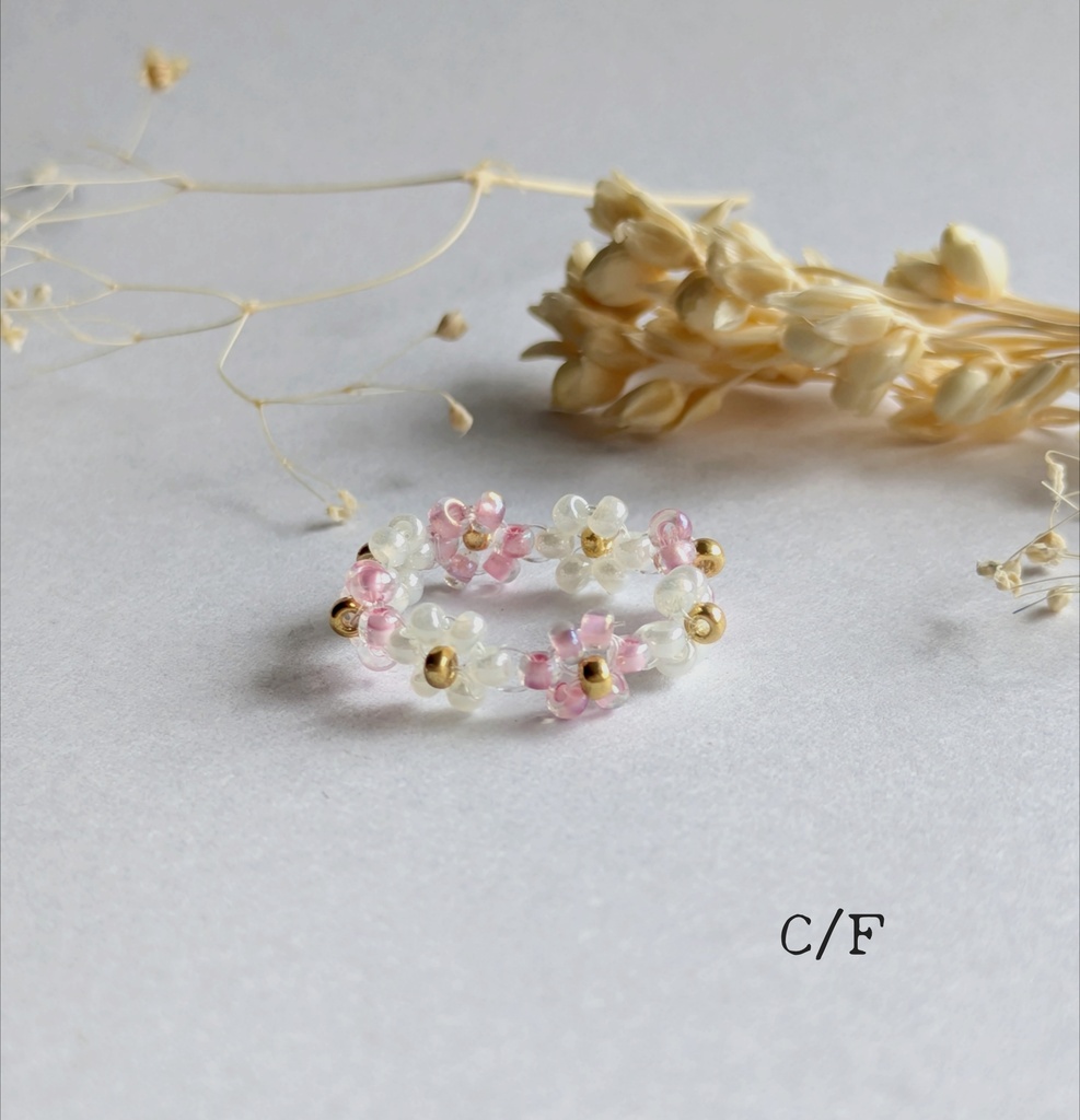 お花のビーズリング（薄桃×白）