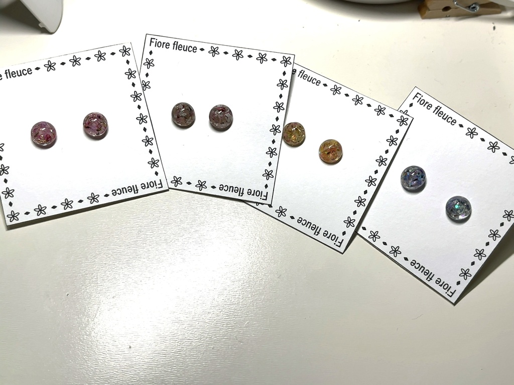 ワンポイントピアス（ホログラム入り）