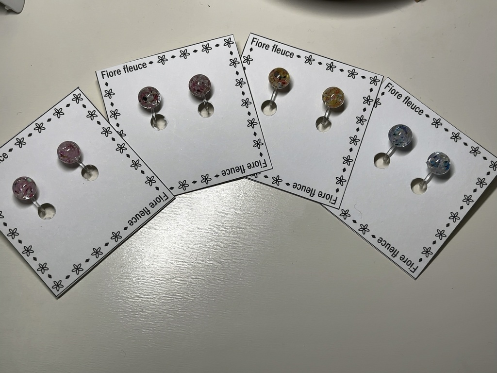 ワンポイント イヤリング（ホログラム入り）