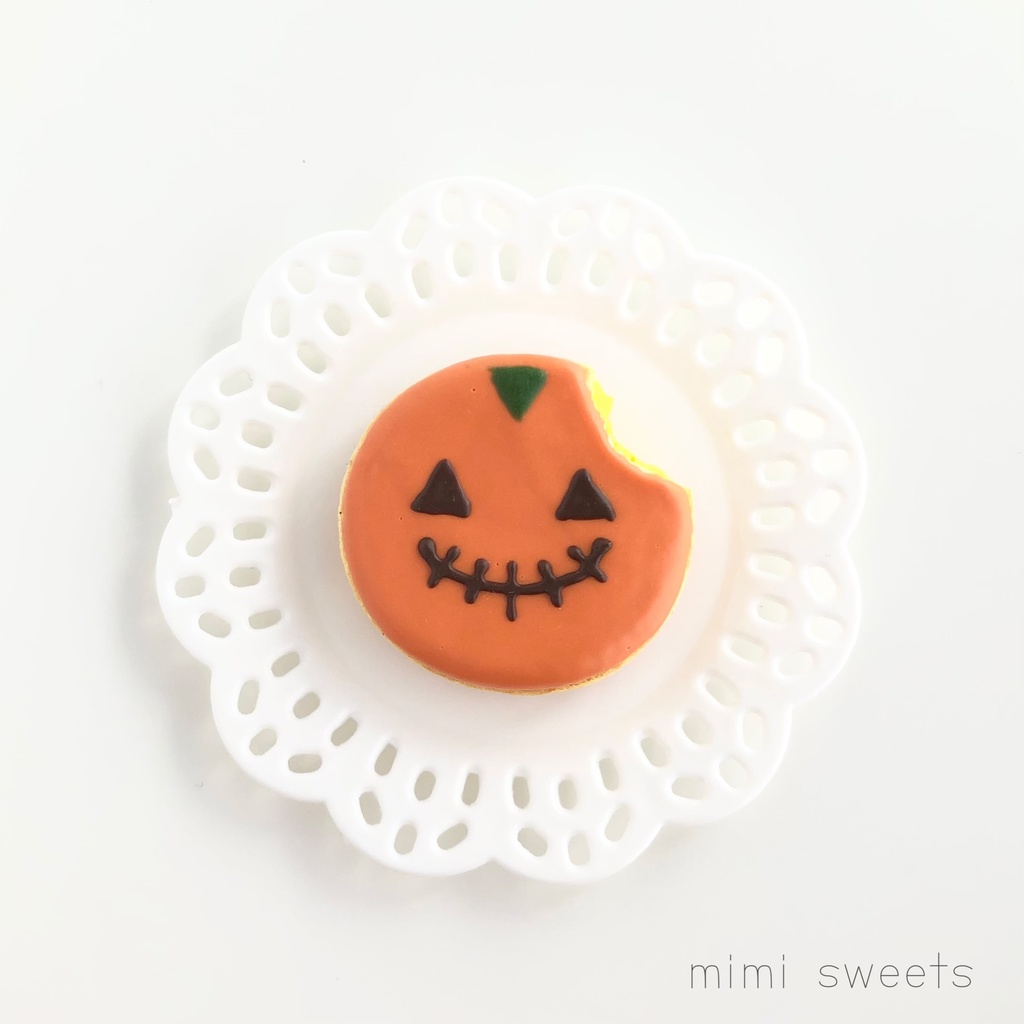 1/3 ハロウィンドーナツ(カボチャクリーム食べかけver)