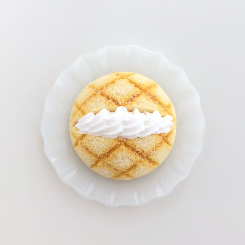 1/3 ホイップメロンパン