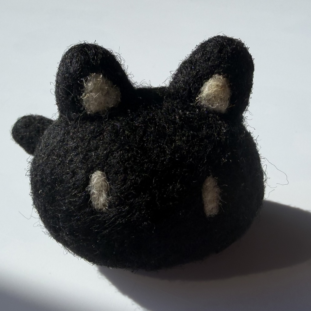 羊毛フェルト　ニャーゴ