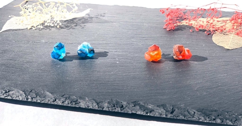 占い師〈夜行フクロウ〉、納棺師〈エクソシスト〉