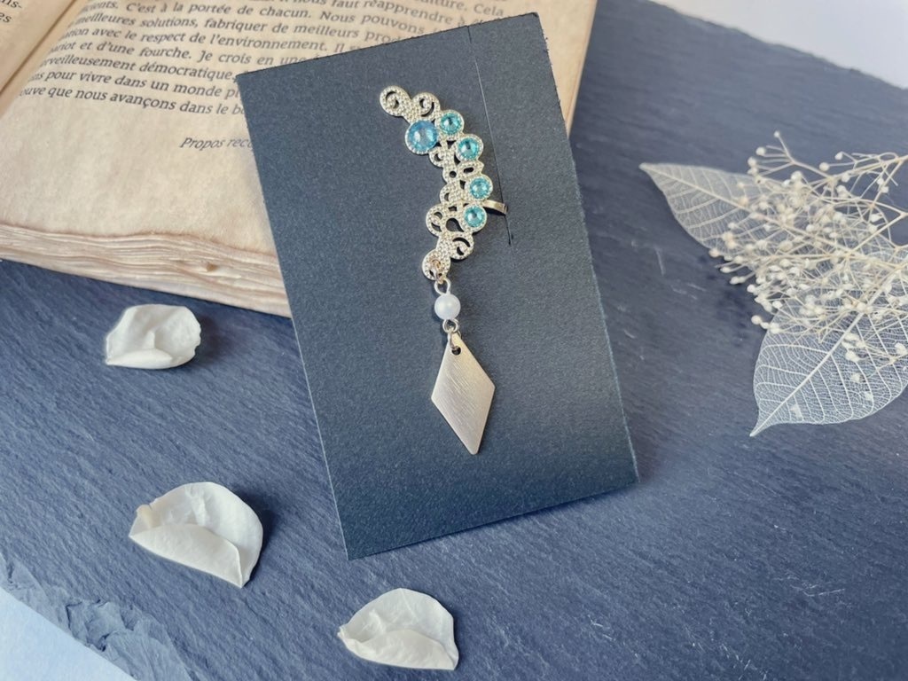 占い師〈月相〉イヤーカフ