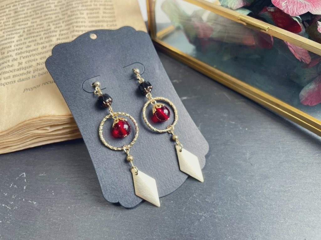 玩具職人〈暉の羽〉、呪術師〈悪の牙〉