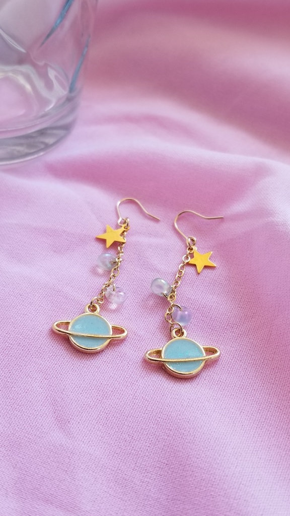 宇宙ピアス