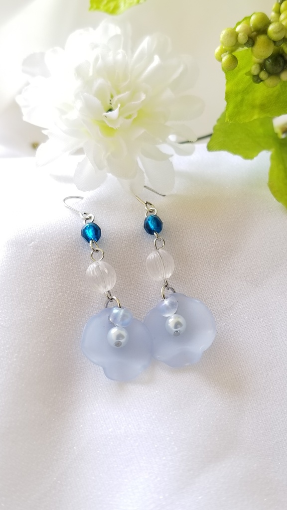 花びらピアス【青】