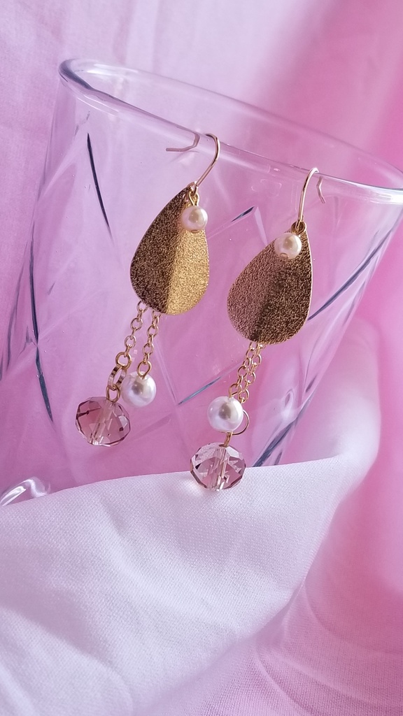 揺れるピアス【シャンパン】