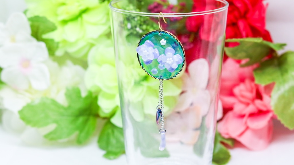 オリジナル 水辺を流れゆく花 ピアス