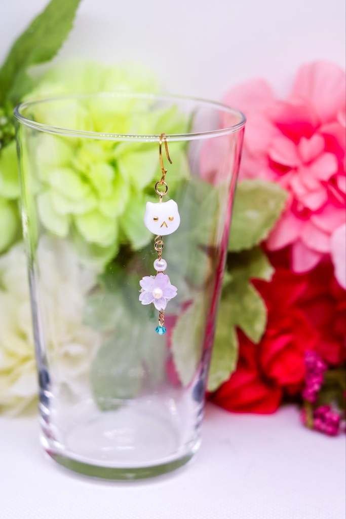 片耳ネコピアス