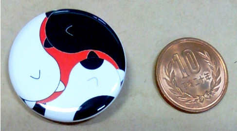 猫缶バッジ32mm「三つ巴」