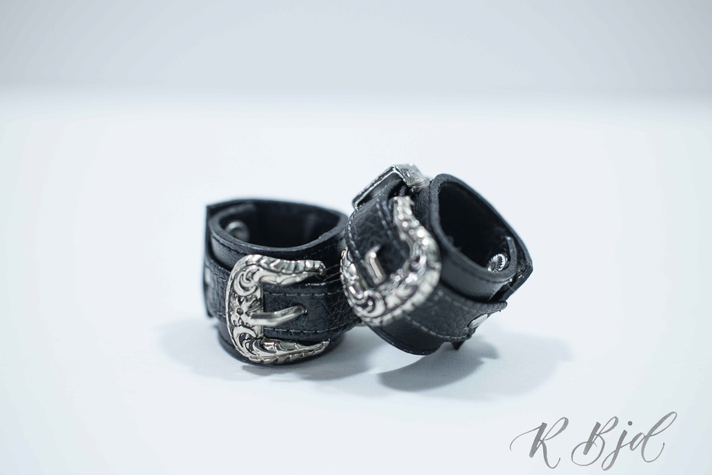 【全1/3サイズ以上対応】ヴィンテージバックル付きメタルレザーブレスレット