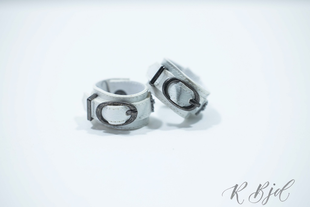 【全1/3サイズ以上対応】ホワイトレザー製バックル付きブレスレット