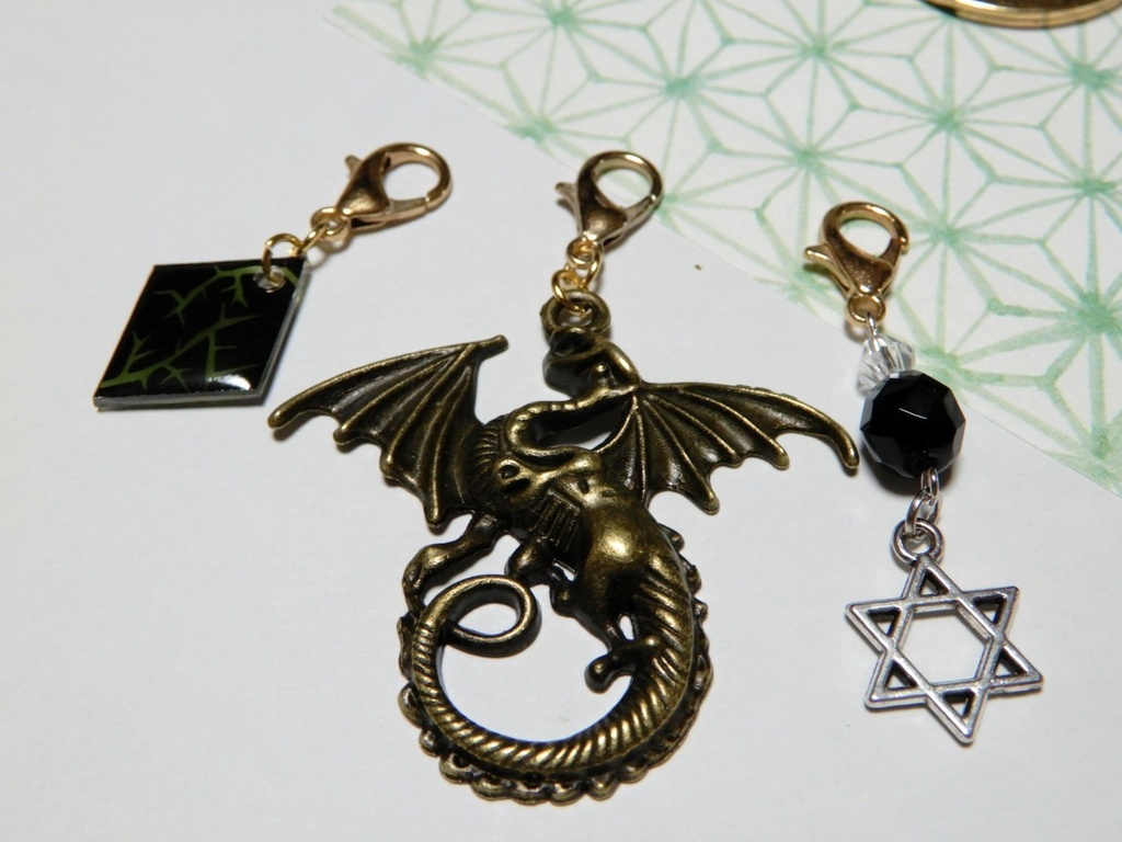 ツイステ ディアソムニア寮イメージチャーム(ハンドメイド)