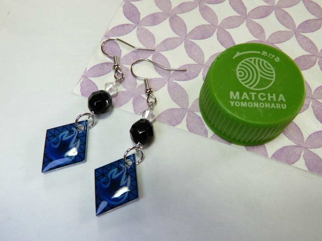 ツイステ イグニハイド寮イメージピアス・イヤリング(ハンドメイド)