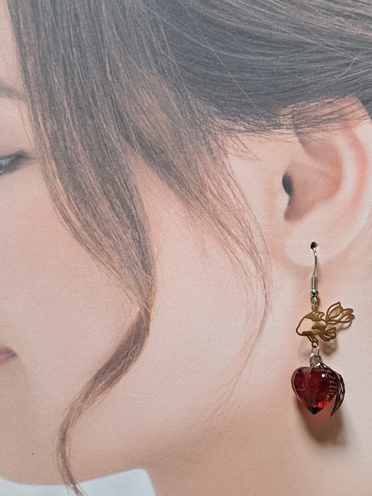 鬼灯(暗赤)金魚ピアス イヤリング(ハンドメイド)