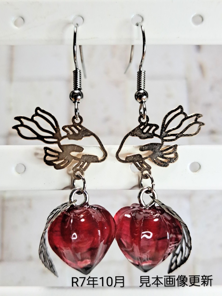 鬼灯(暗赤)金魚ピアス イヤリング(ハンドメイド)