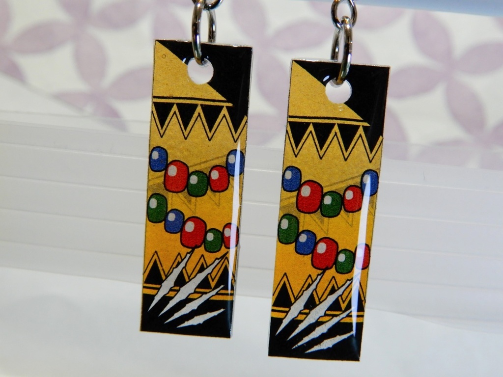 ツイステ サバナクロー寮イメージピアス、イヤリング(ハンドメイド)