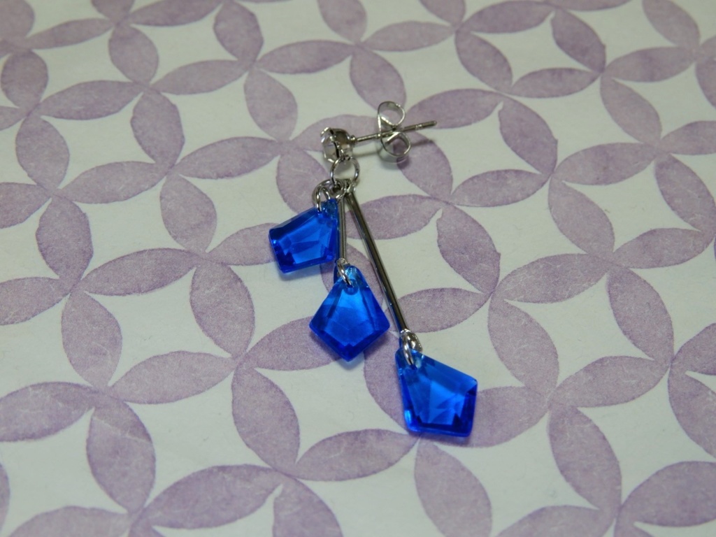 ツイステ リーチ兄弟の3連ウロコピアス(ハンドメイド)