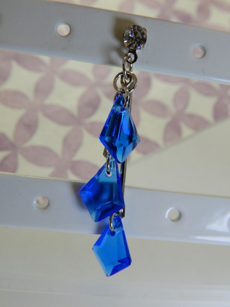 ツイステ リーチ兄弟の3連ウロコピアス(ハンドメイド)