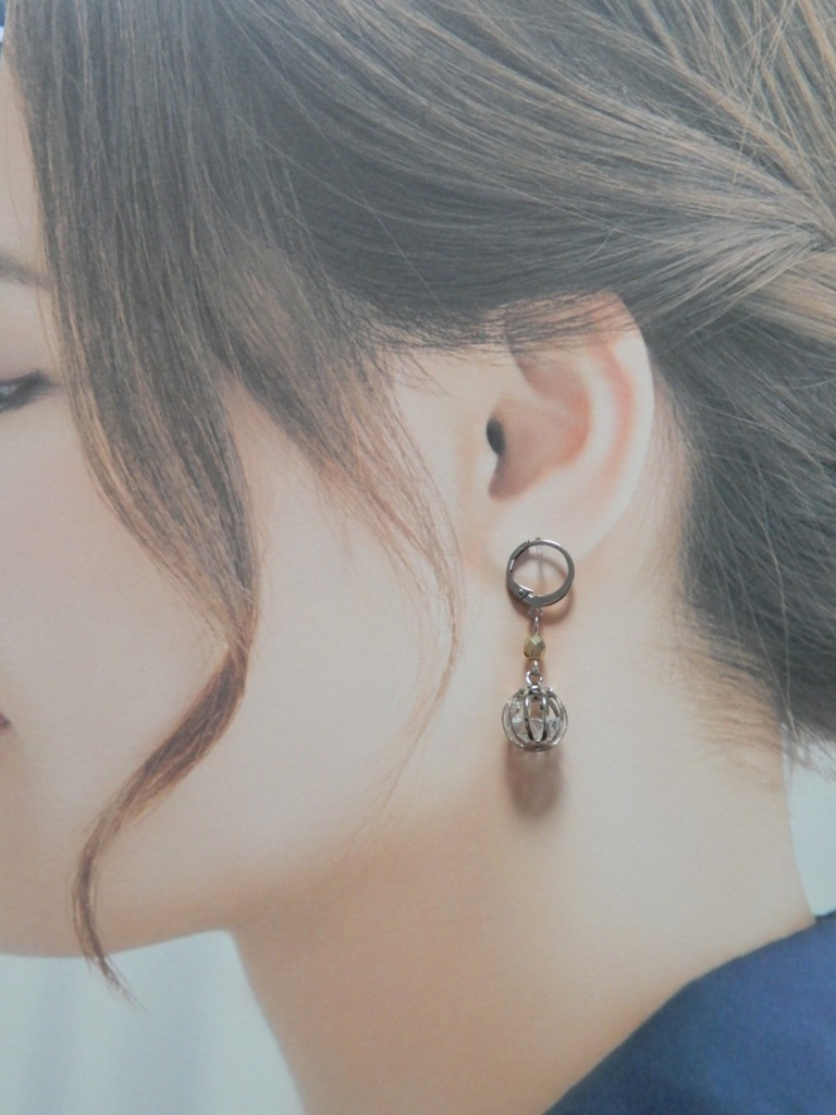 ガラスストーンチャーム 東京卍リベンジャーズ 羽宮一虎 イメージピアス イヤリング(ハンドメイド)