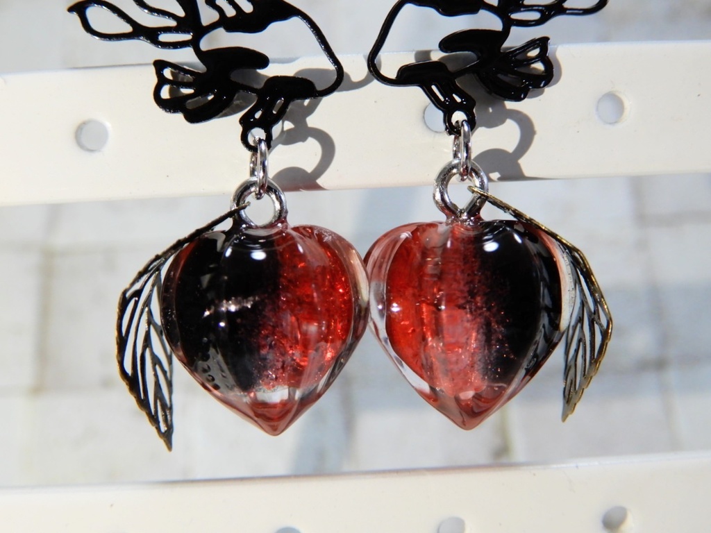 鬼灯(赤✕黒)金魚ピアス イヤリング(ハンドメイド)