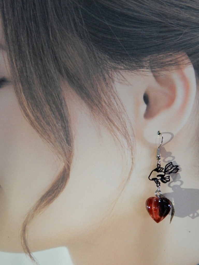 鬼灯(赤✕黒)金魚ピアス イヤリング(ハンドメイド)