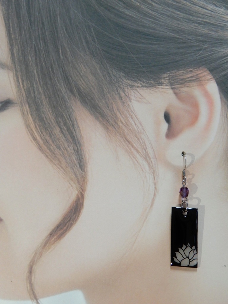 花札 蓮 モノクロ ピアス(ハンドメイド)