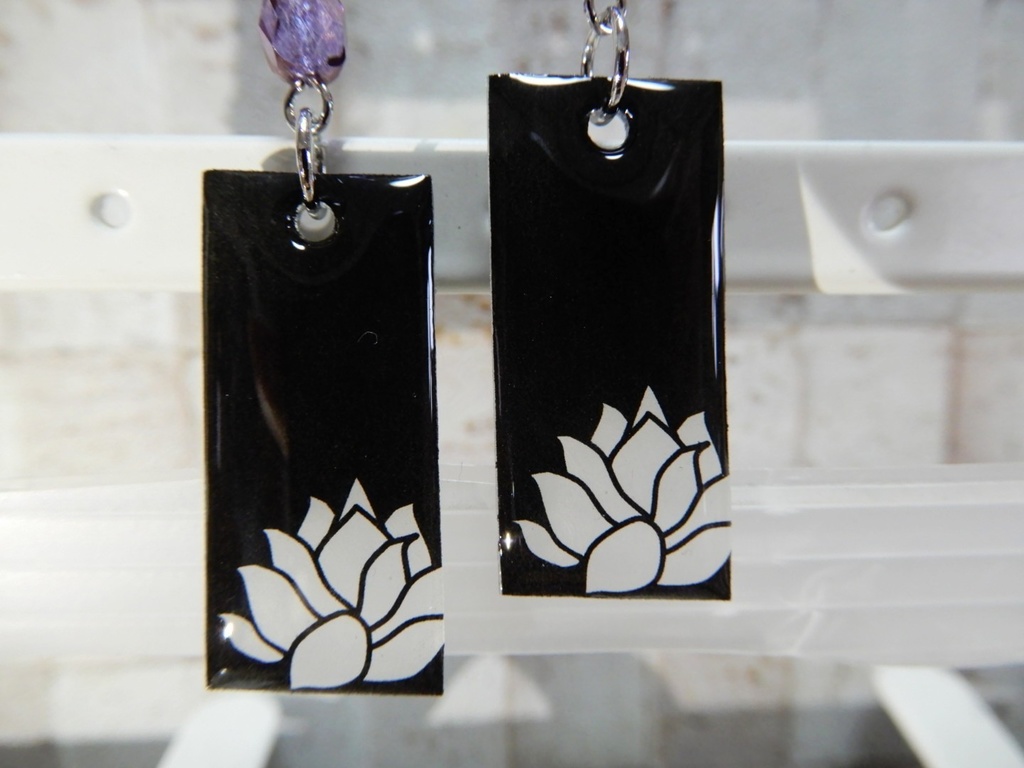 花札 蓮 モノクロ ピアス(ハンドメイド)