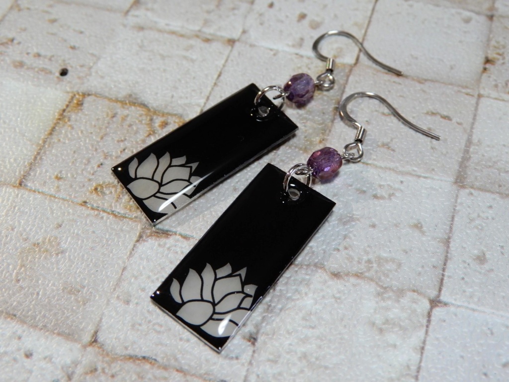 花札 蓮 モノクロ ピアス(ハンドメイド)