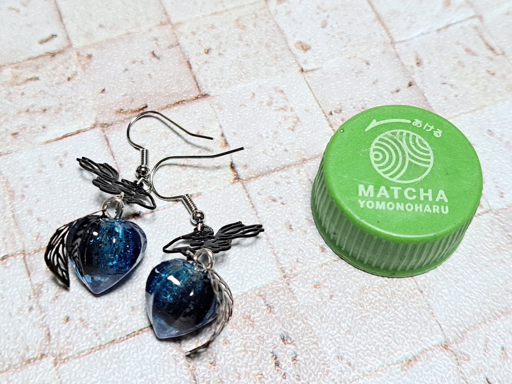 鬼灯(瑠璃✕黒)金魚ピアス イヤリング(ハンドメイド