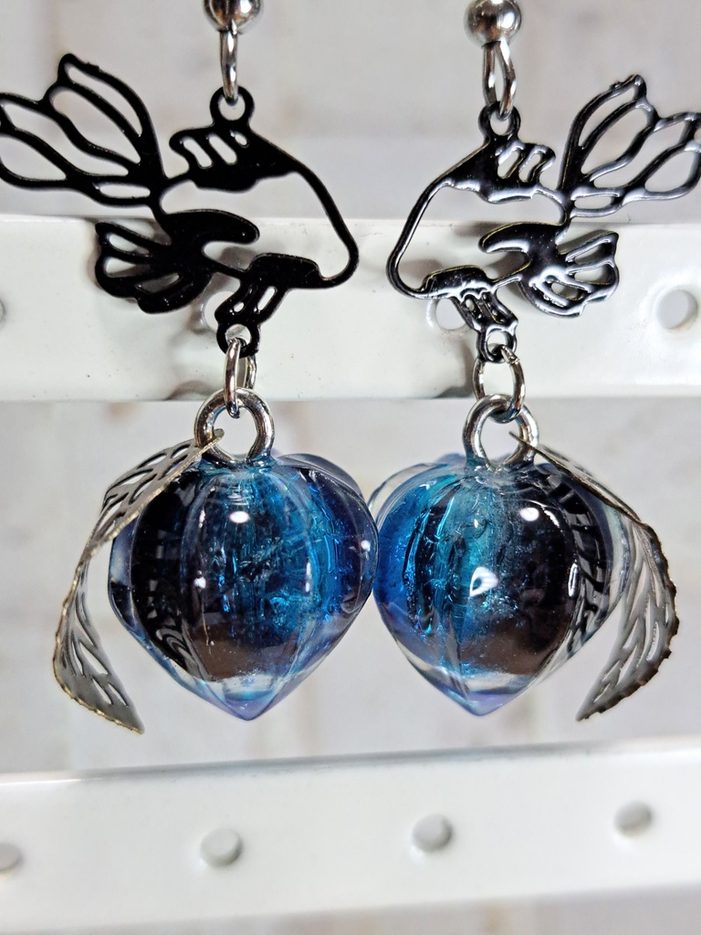 鬼灯(瑠璃✕黒)金魚ピアス イヤリング(ハンドメイド