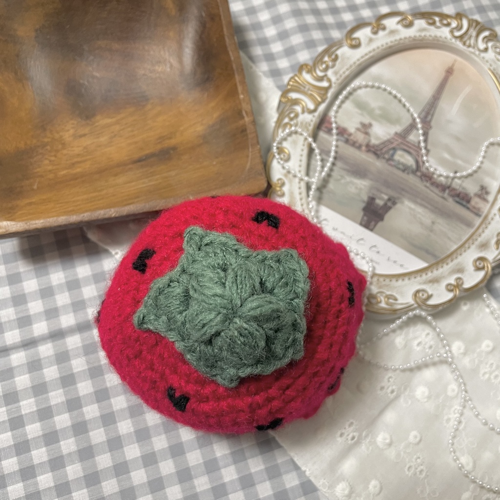 赤いちご/黒い種