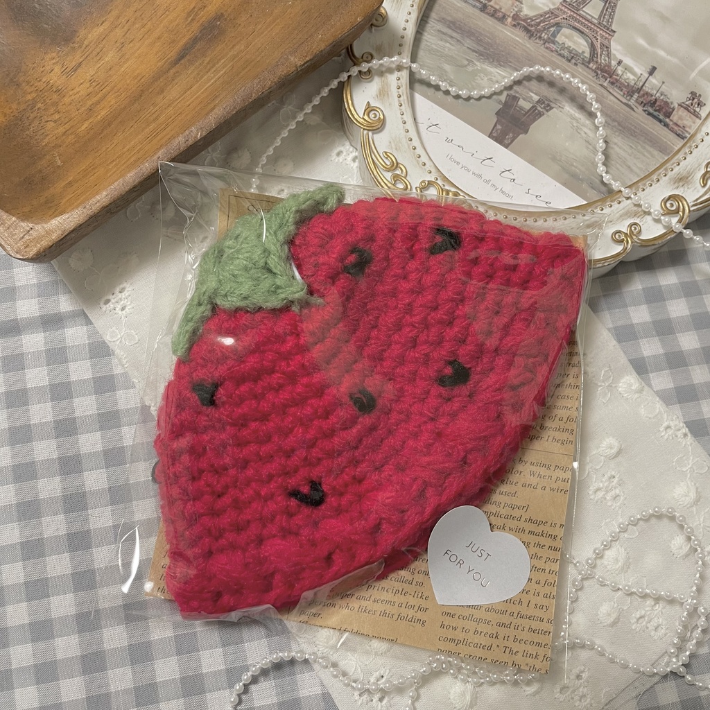 赤いちご/黒い種