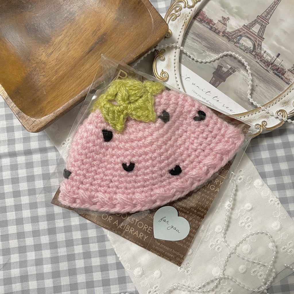 ピンクいちご/黒い種