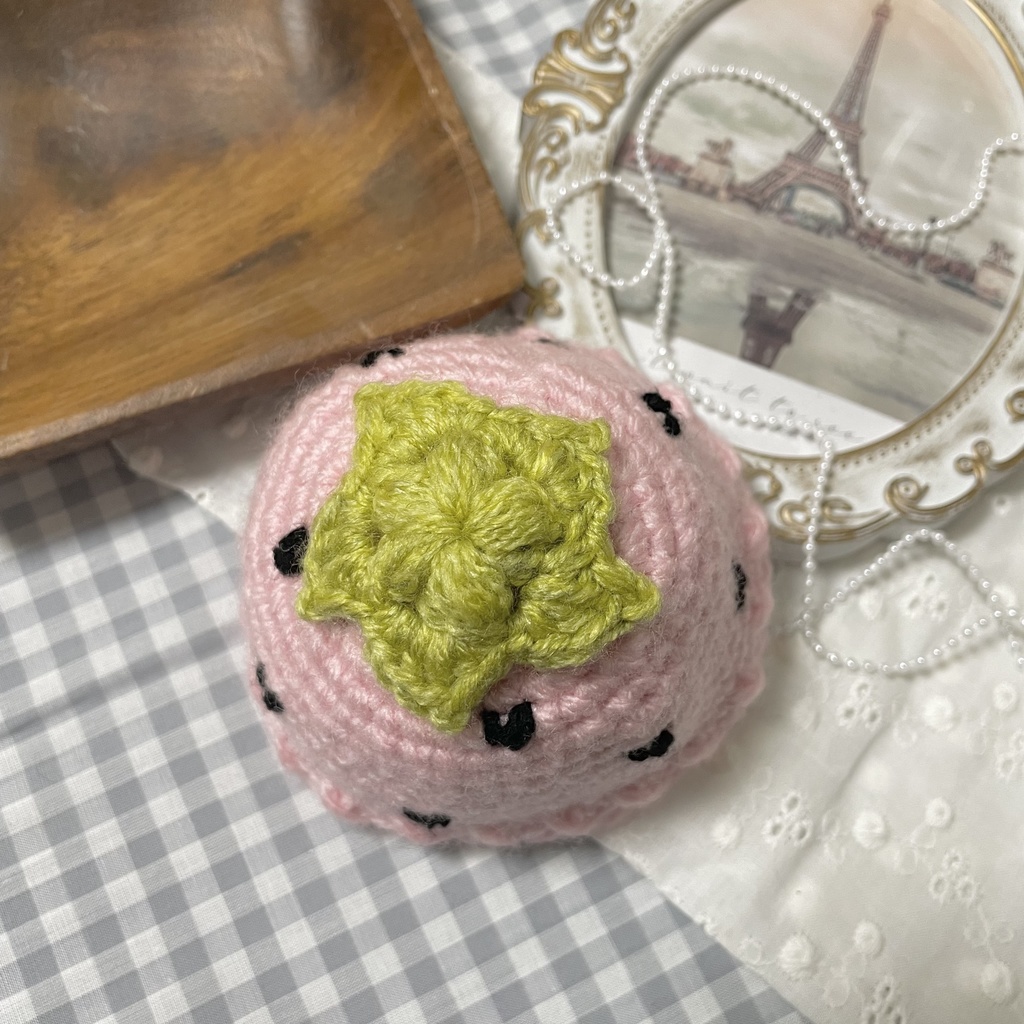 ピンクいちご/黒い種