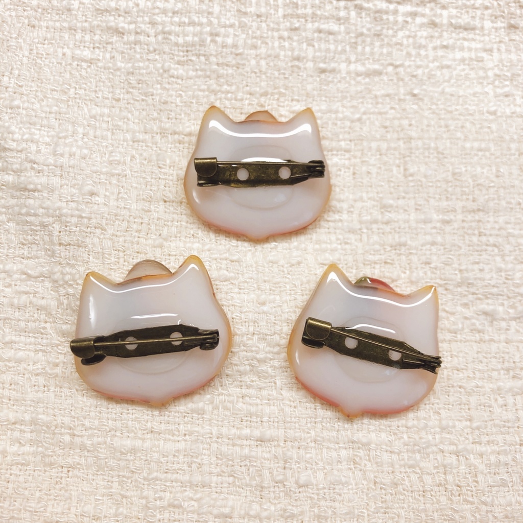 もぐもぐニャンコ先生ブローチ