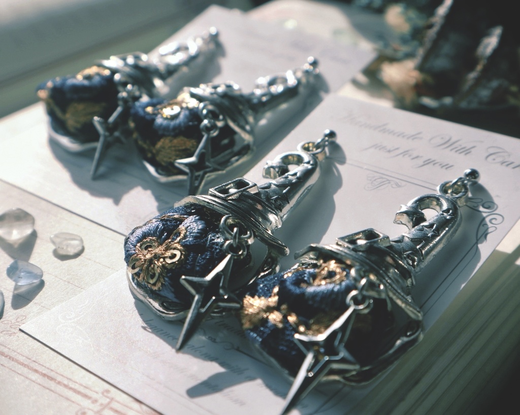 ミラン・ケストレル モチーフアクセサリー