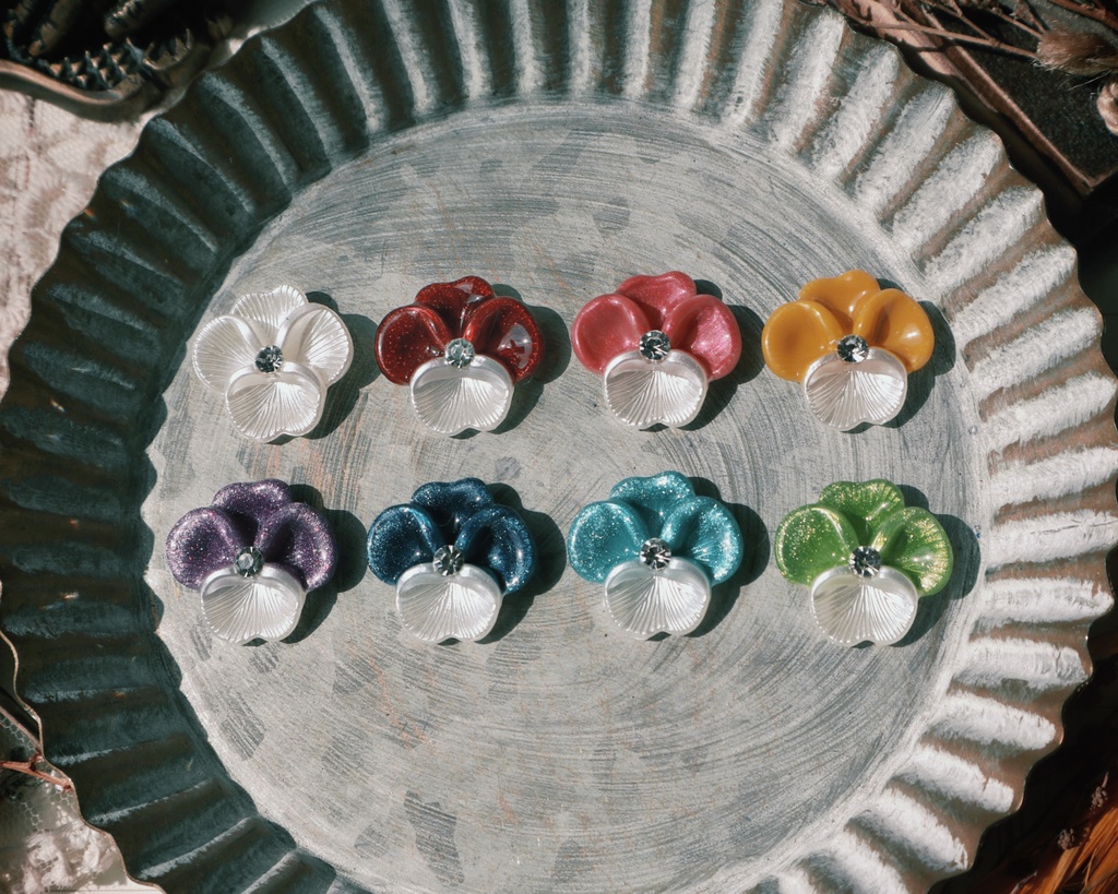 推し色お花のピンブローチ