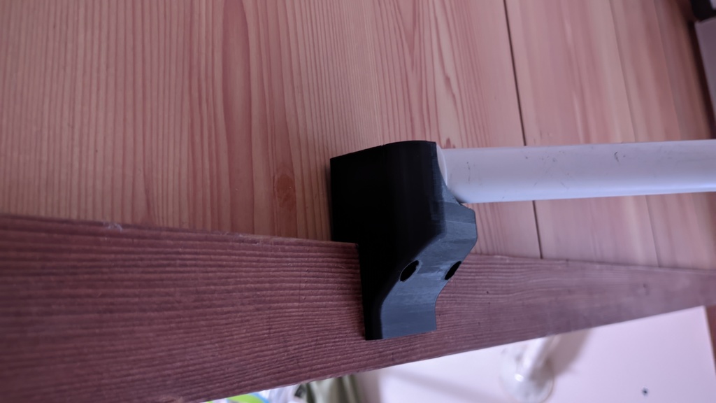 鴨居へ伸縮ポールを付ける部品