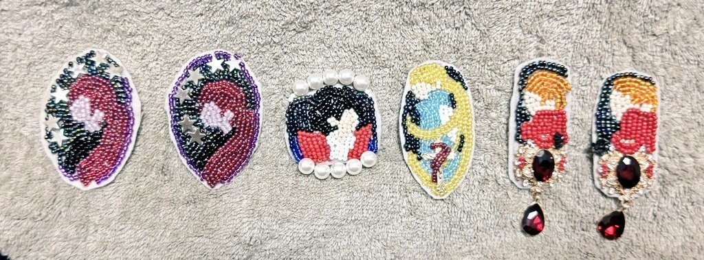 ビーズ刺繍のブローチ(ダレンシャン作品)
