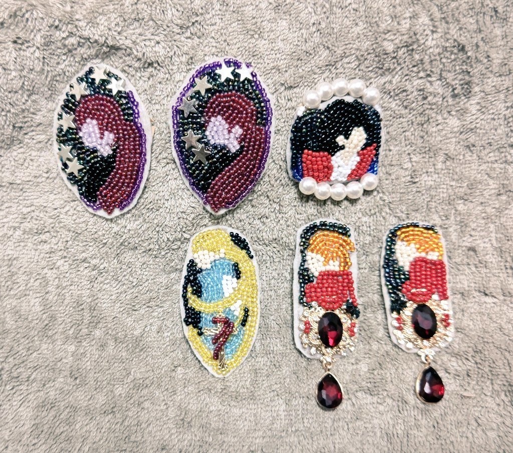 ビーズ刺繍のブローチ（ダレンシャン作品）