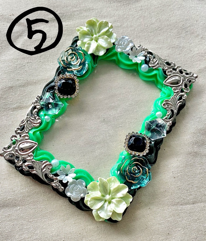 【B8サイズ・花シリーズⅠ】デコホイップ硬質カードケース