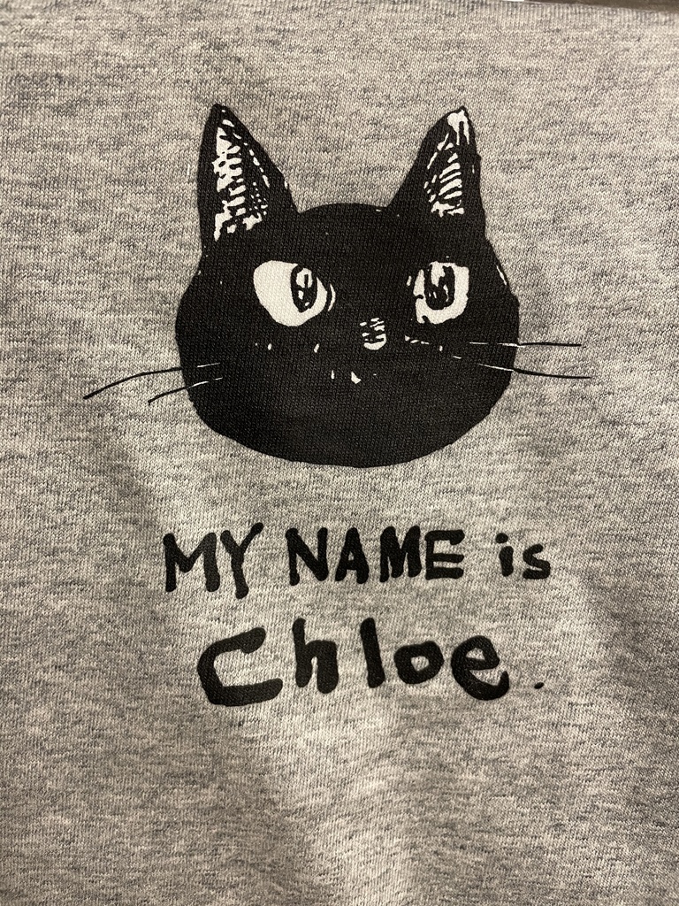 黒猫Tシャツ「My name is Chloe.」