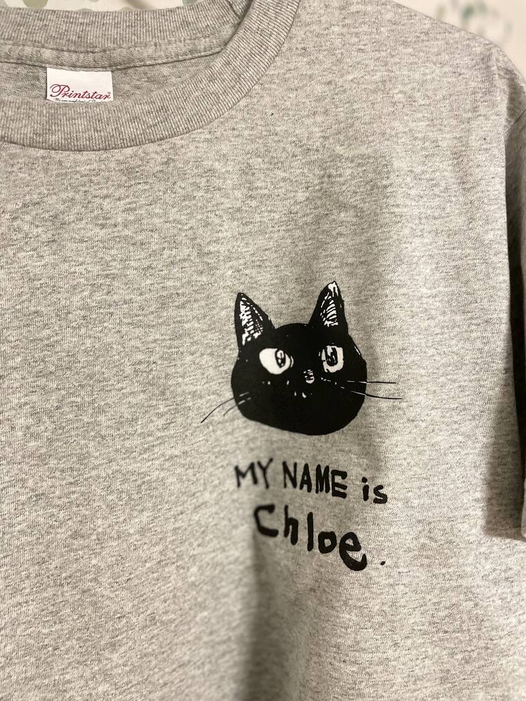 黒猫Tシャツ「My name is Chloe.」