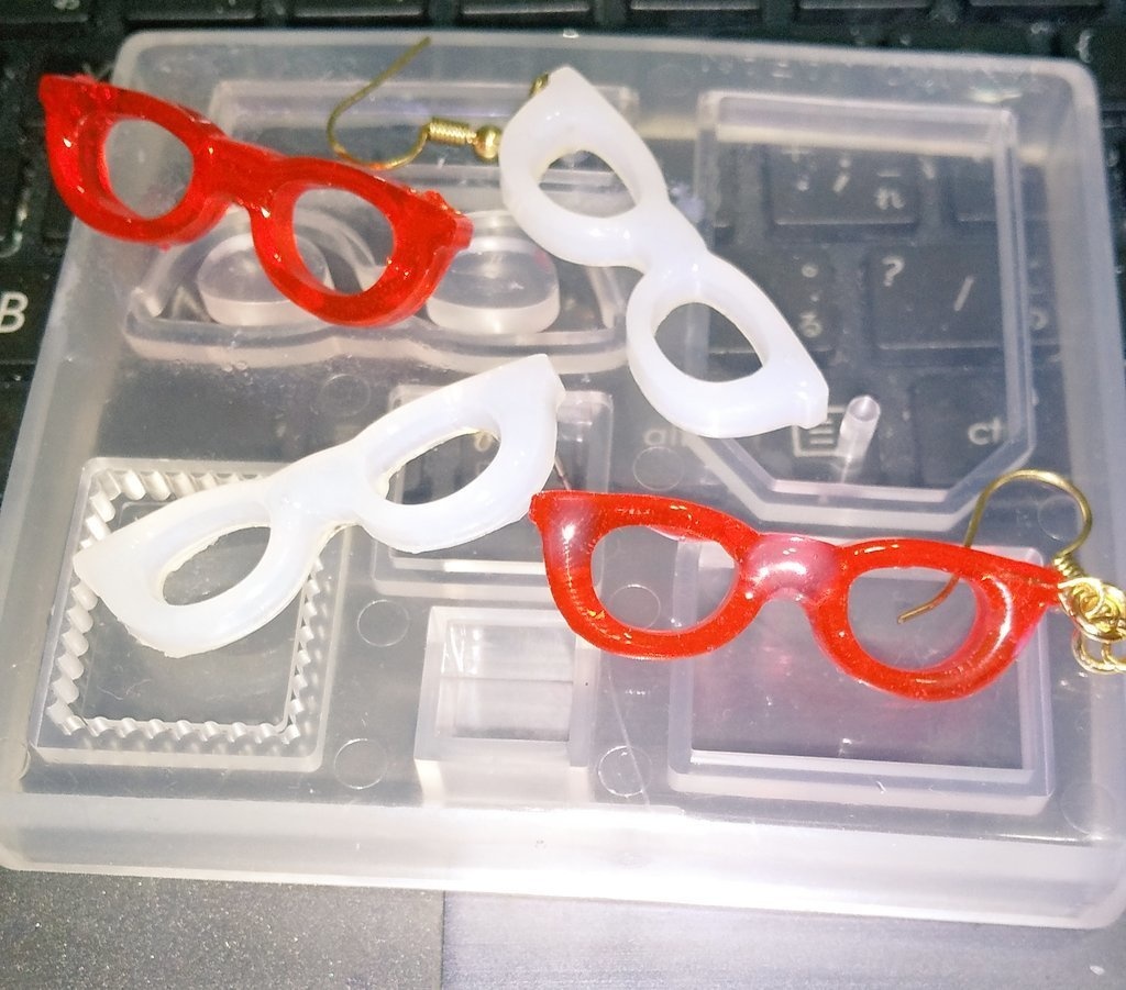 可愛いメガネのアクセサリー