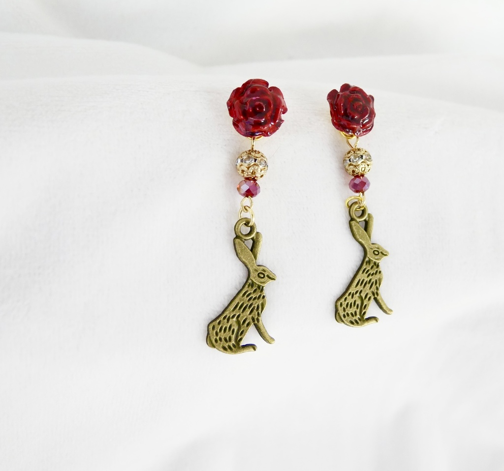 赤い目 イメージピアス